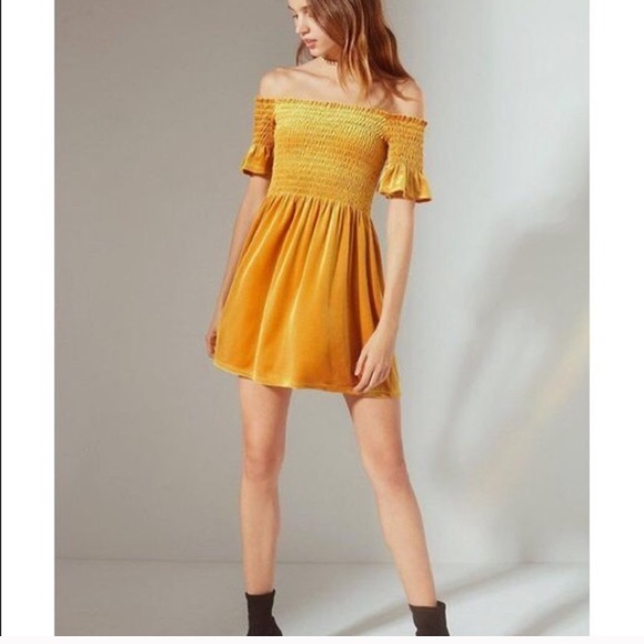 NWOT Urban Outfitters Maroon Velvet Mini Dress - Picture 2 of 5